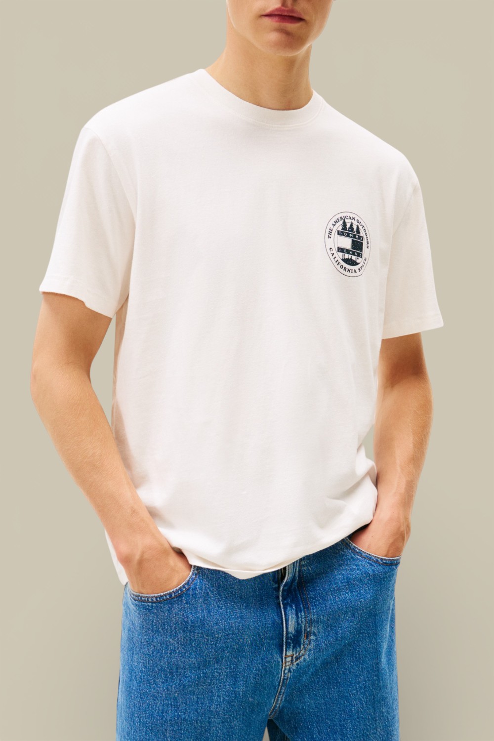 תמונת דוגמן קידמית של חולצת טי