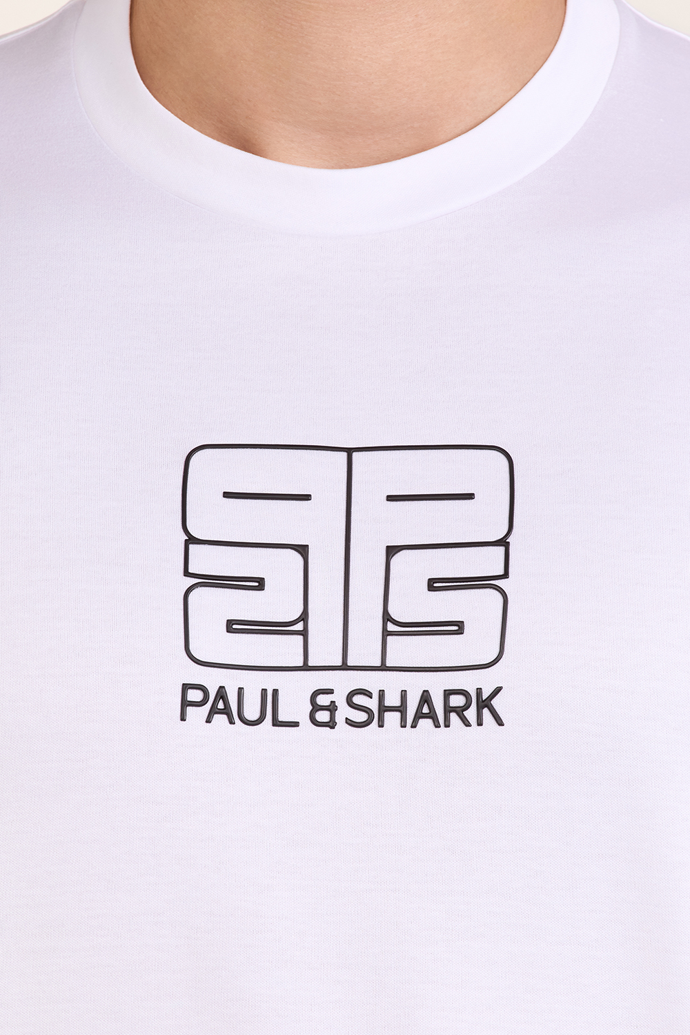 תמונת תקריב דוגמן של חולצת טי