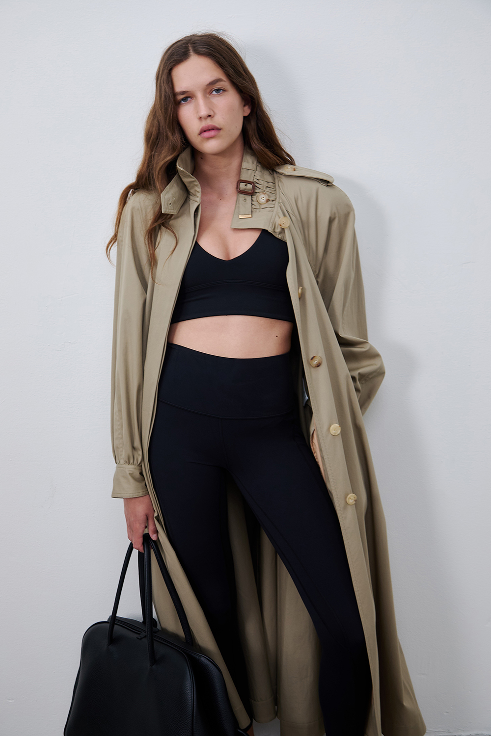 תמונת תקריב דוגמן של מעיל טרנץ'