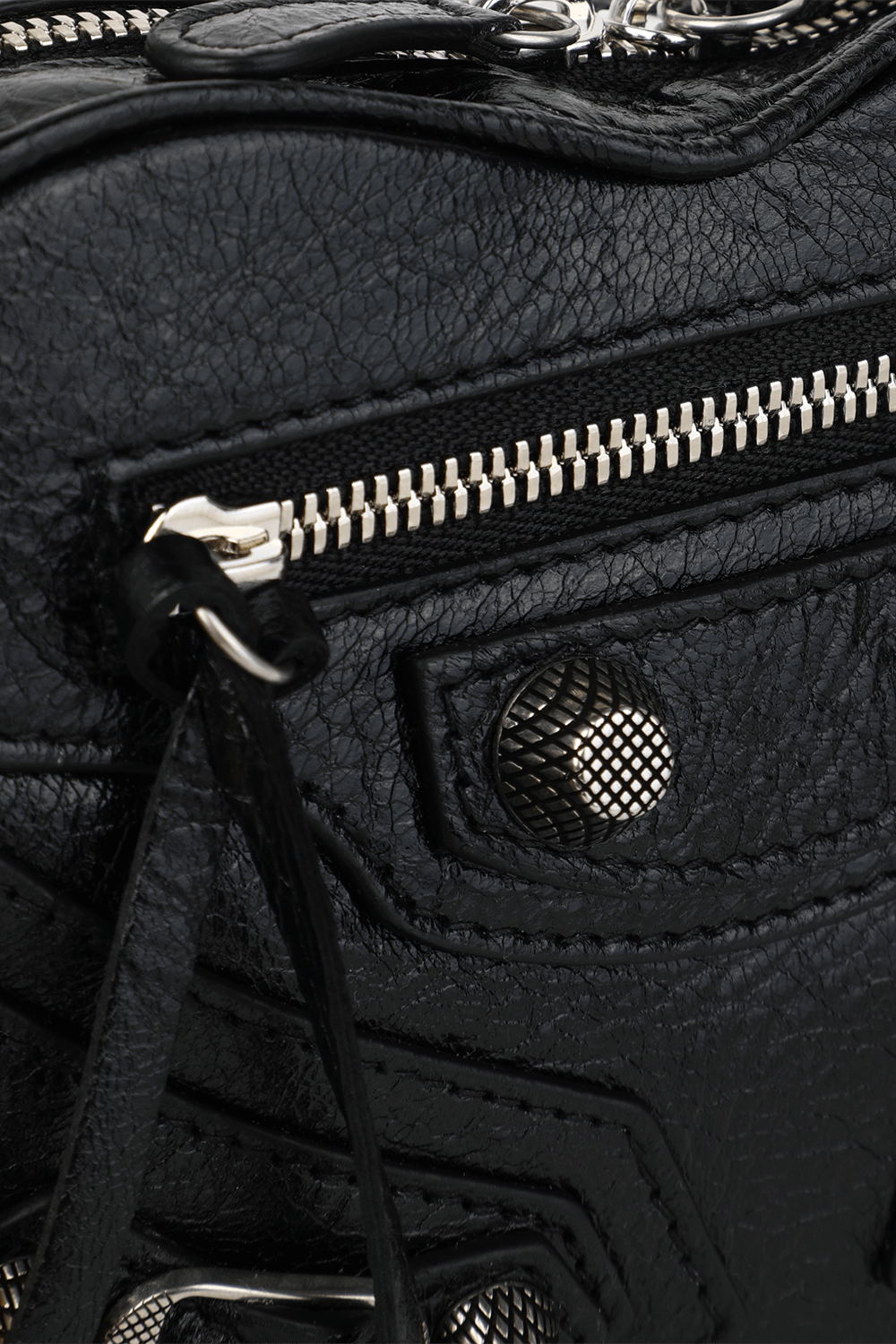 תמונת תקריב של תיק לה קגול לב בגודל מיני