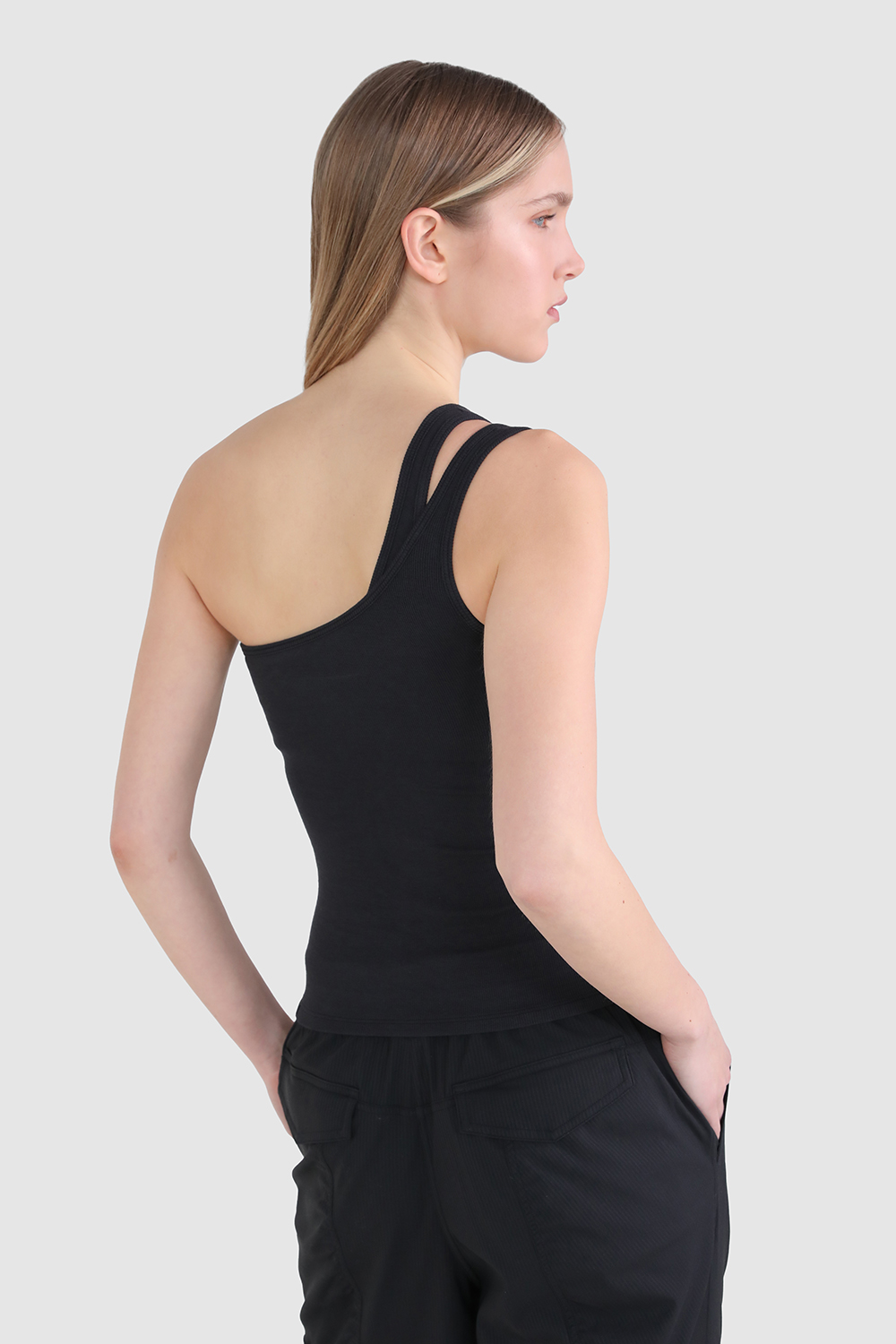 תמונת דוגמן אחורית של Hold Tight One-Shoulder Tank Top