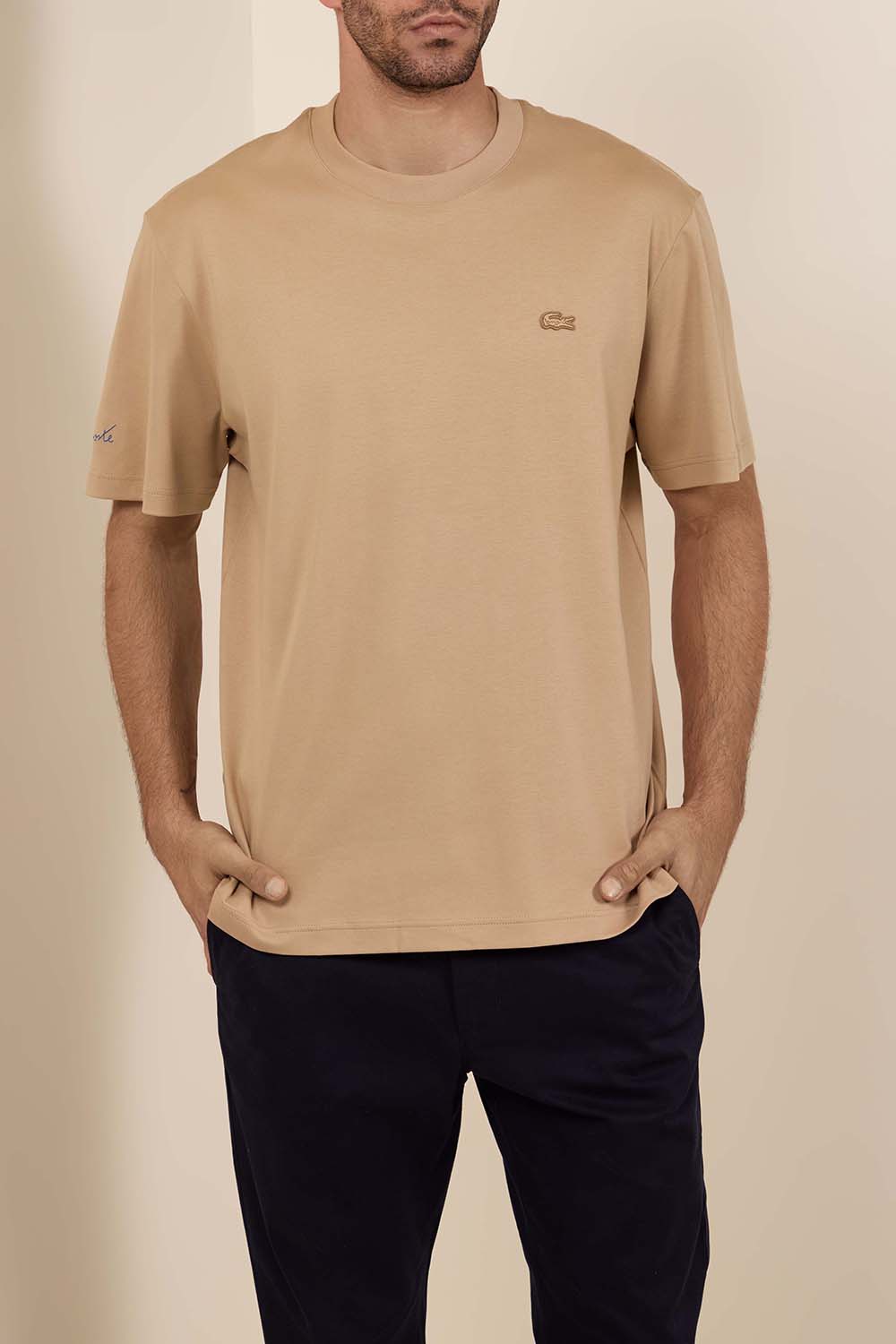 תמונת דוגמן קידמית של חולצת טי