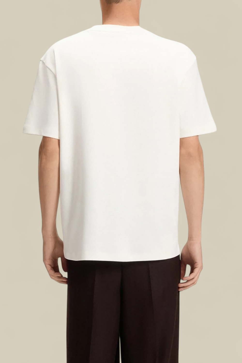 תמונת דוגמן אחורית של חולצת טי