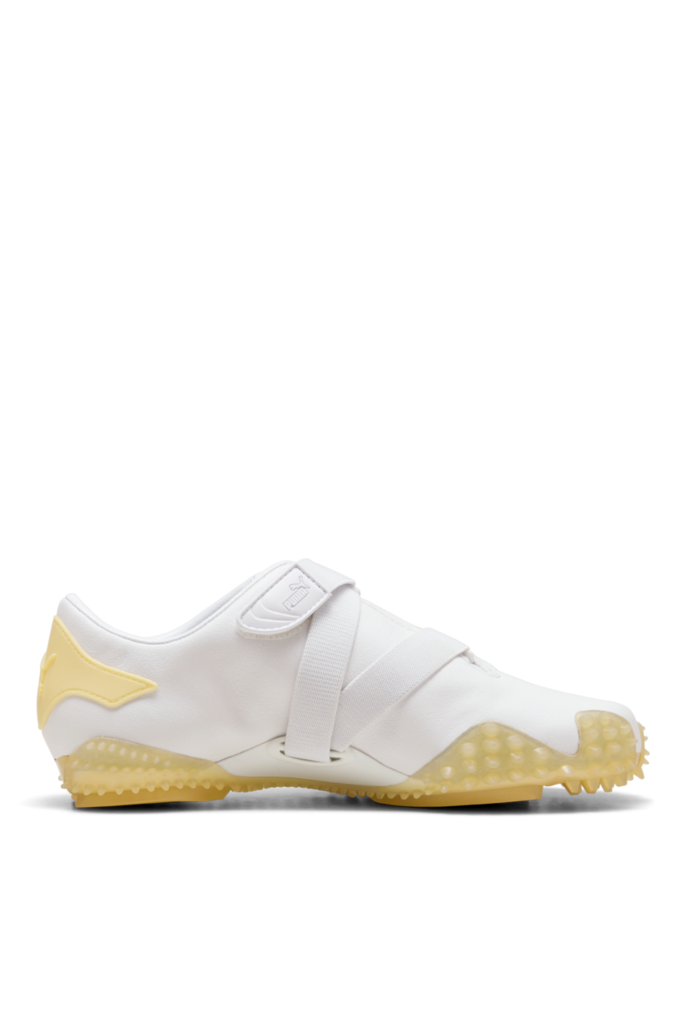 תמונה קידמית של נעלי סניקרס