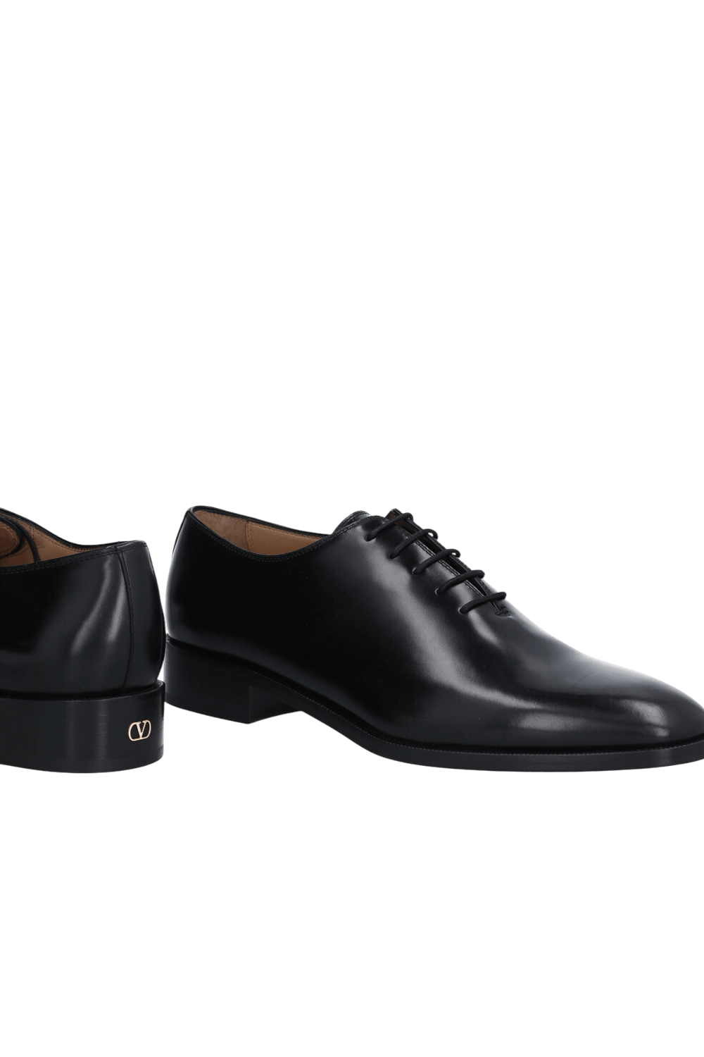 תמונת תקריב של נעלי אוקספורד