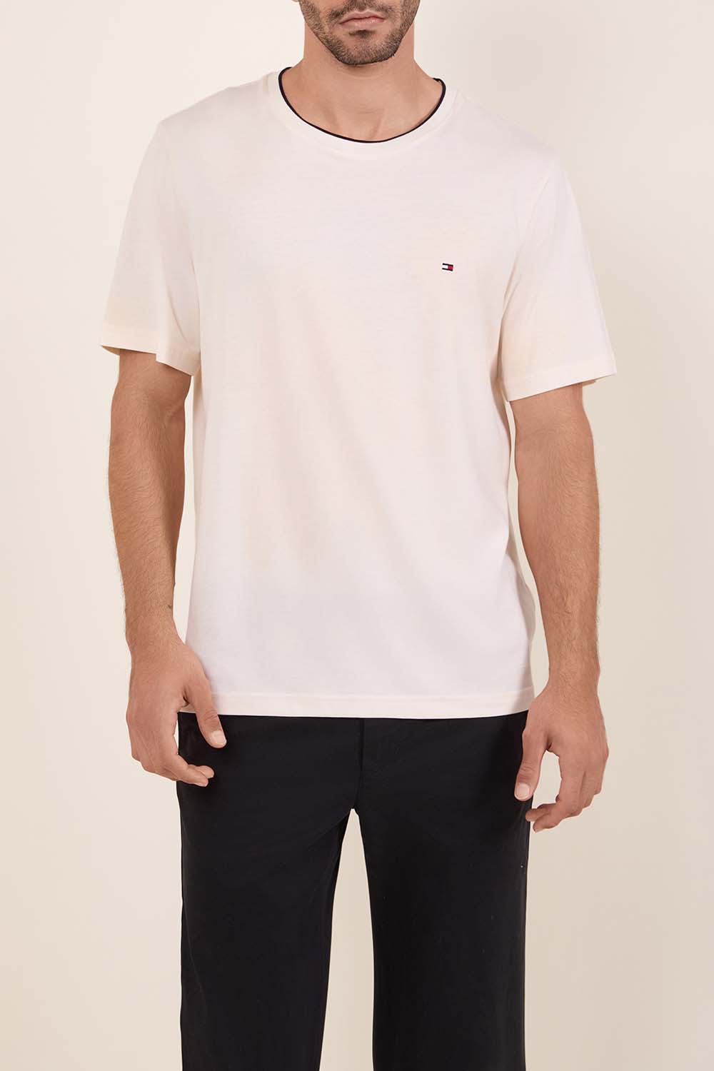 תמונת דוגמן קידמית של חולצת טי