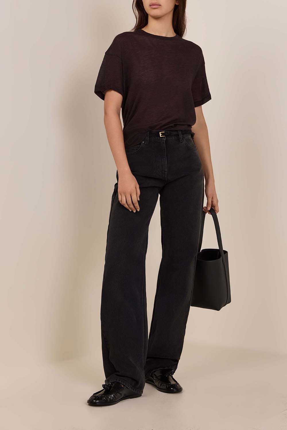 תמונת דוגמן קידמית של נעלי מוקסינים