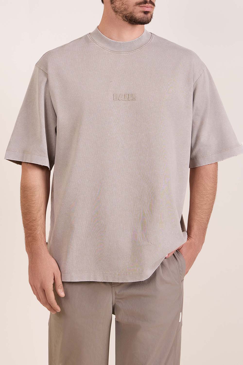 תמונת דוגמן קידמית של טישירט שרוול קצר