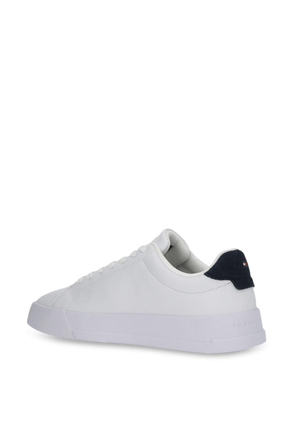 תמונה אחורית של נעלי סניקרס