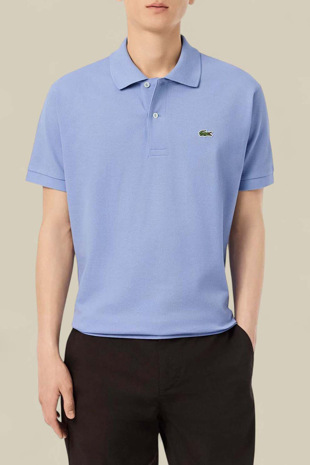 תמונת דוגמן קידמית של חולצת פולו