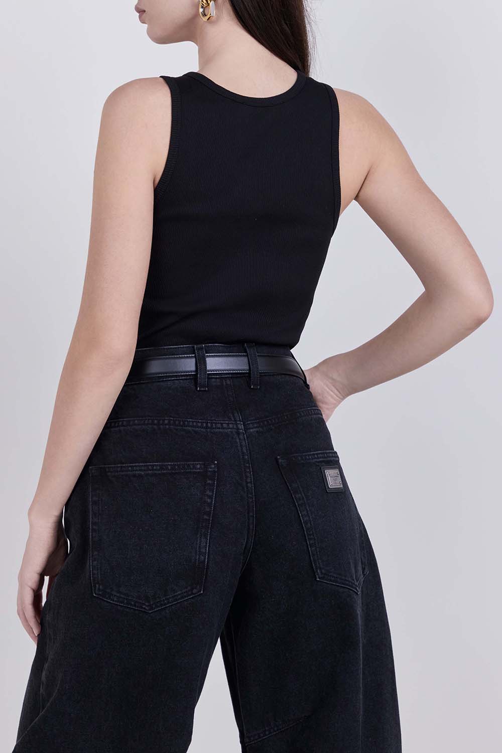 תמונת דוגמן אחורית של גופיית ריב