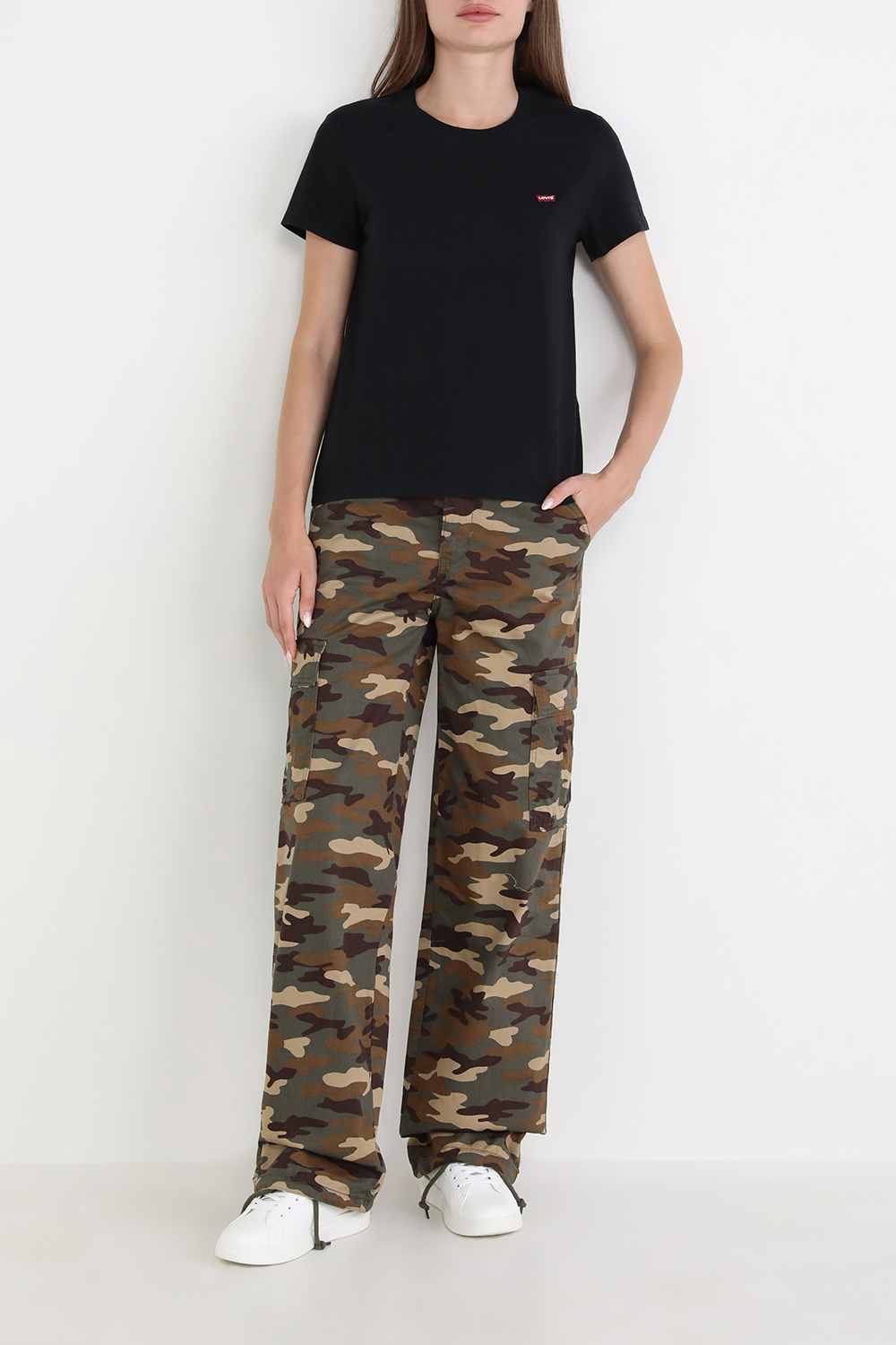 תמונת דוגמן קידמית של נעלי סניקרס אליס