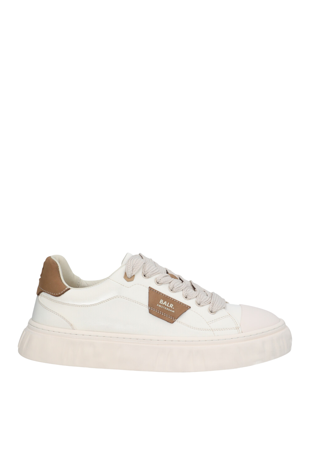 תמונה קידמית של סניקרס