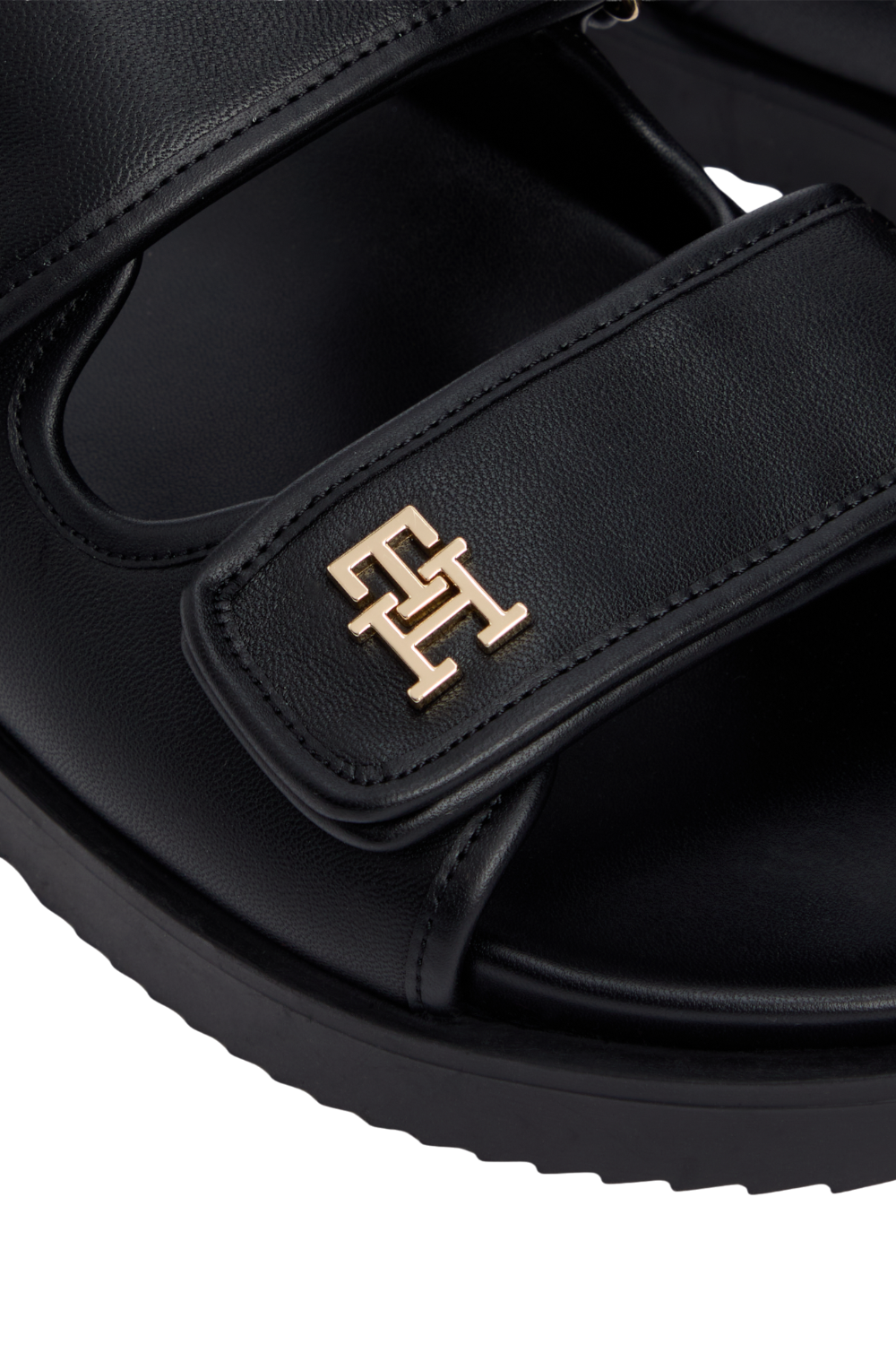 תמונת פנים של סנדלים