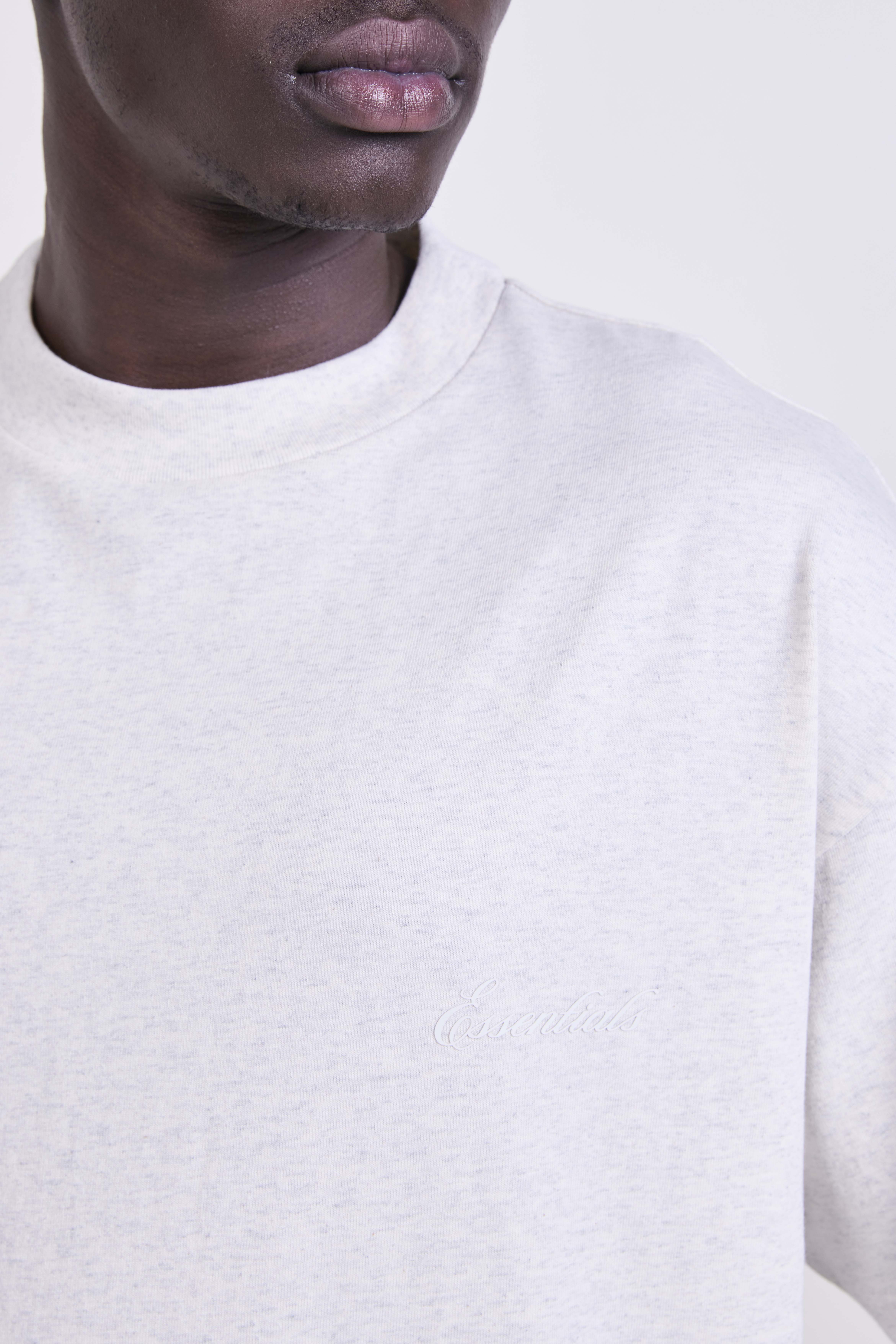 תמונת תקריב דוגמן של חולצת טי