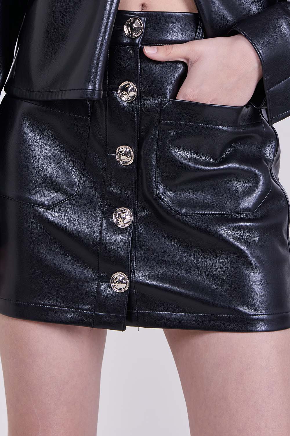 תמונת תקריב דוגמן של חצאית מיני