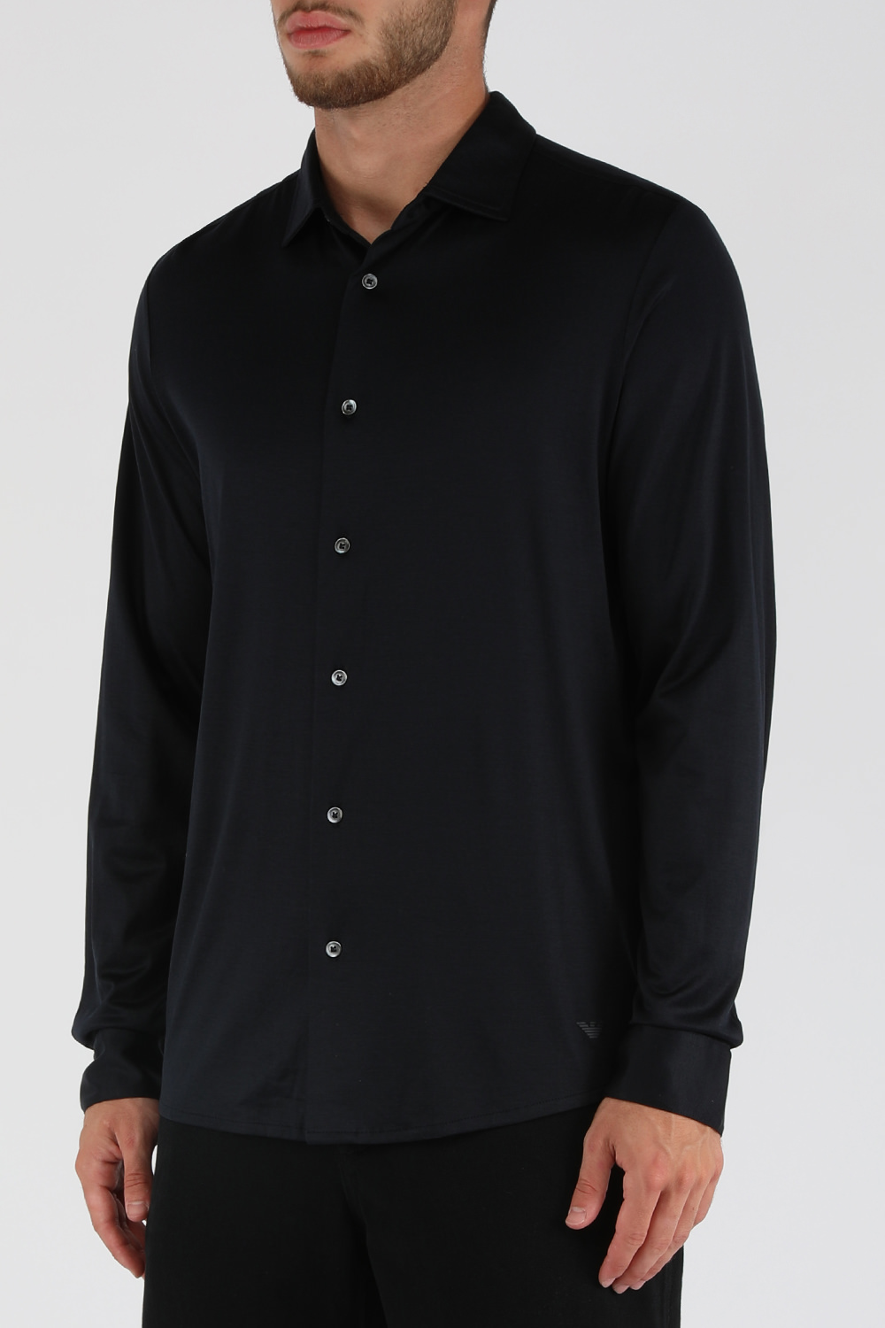 תמונת דוגמן קידמית של חולצת כותנה מכופתרת