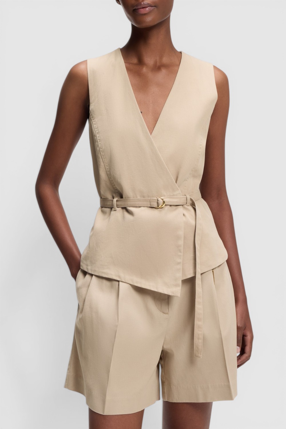 תמונת דוגמן קידמית של ווסט א-סימטרי