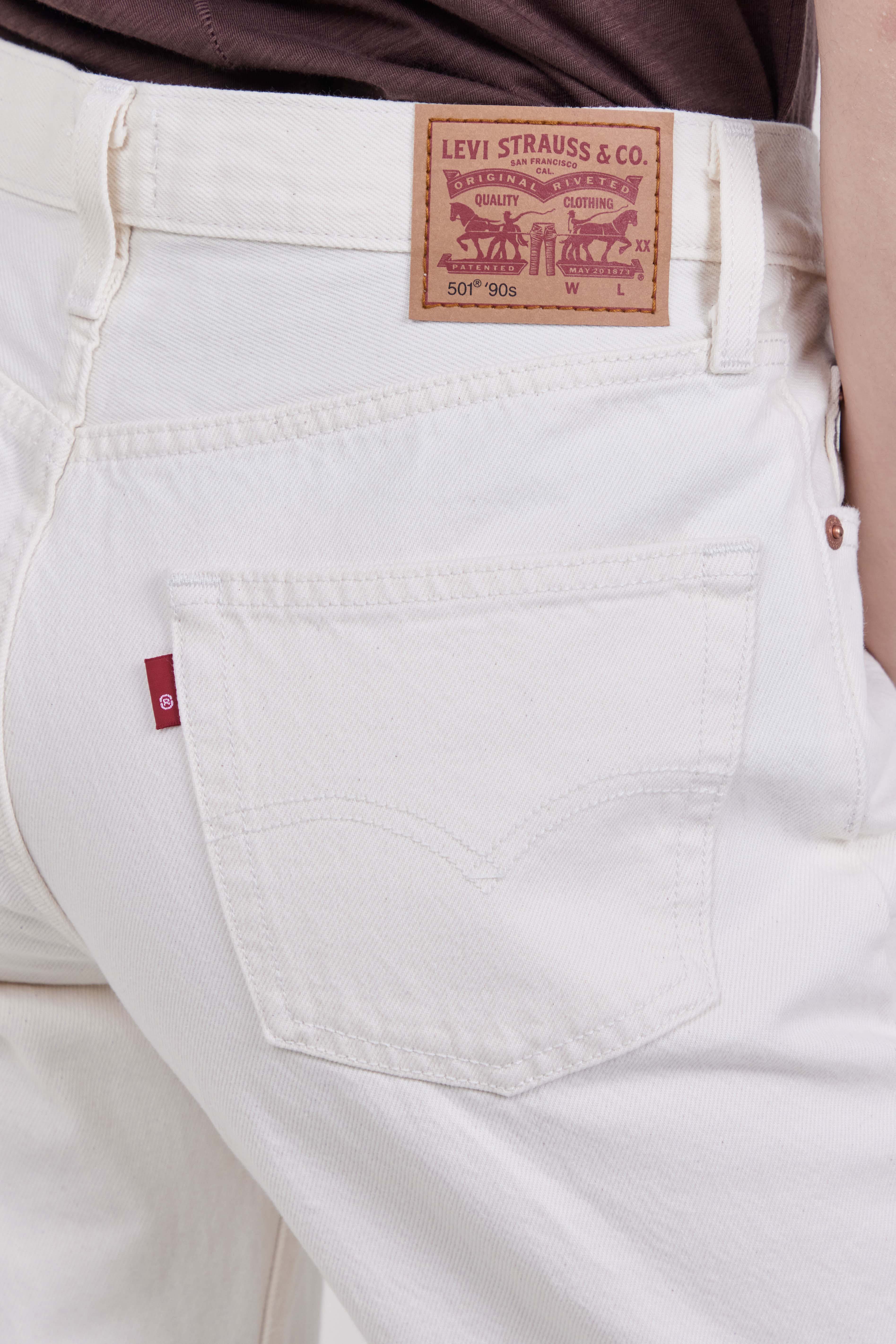 תמונת תקריב דוגמן של מכנסי ג'ינס 501 90S בגזרה ישרה