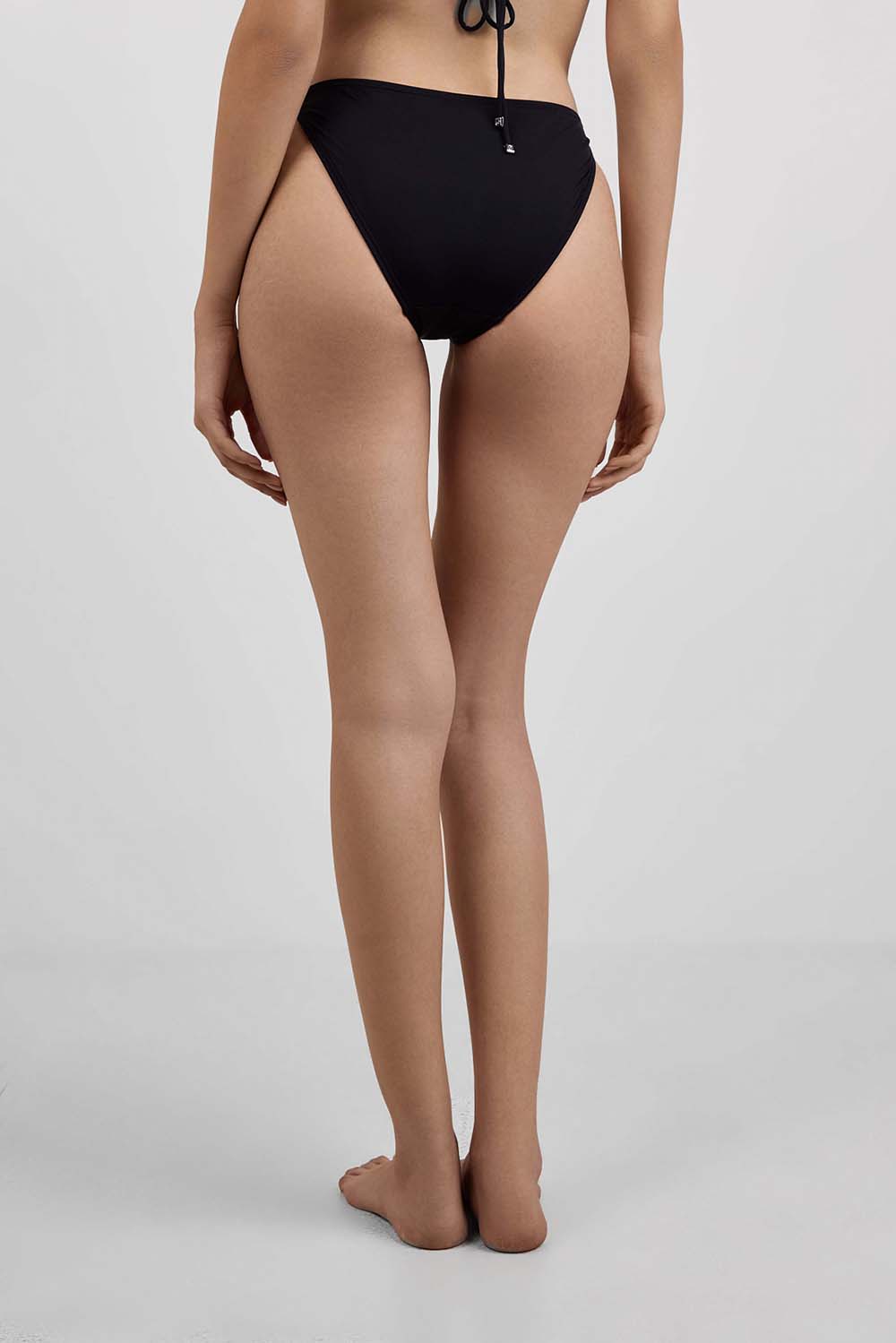 תמונת דוגמן אחורית של תחתוני ביקיני