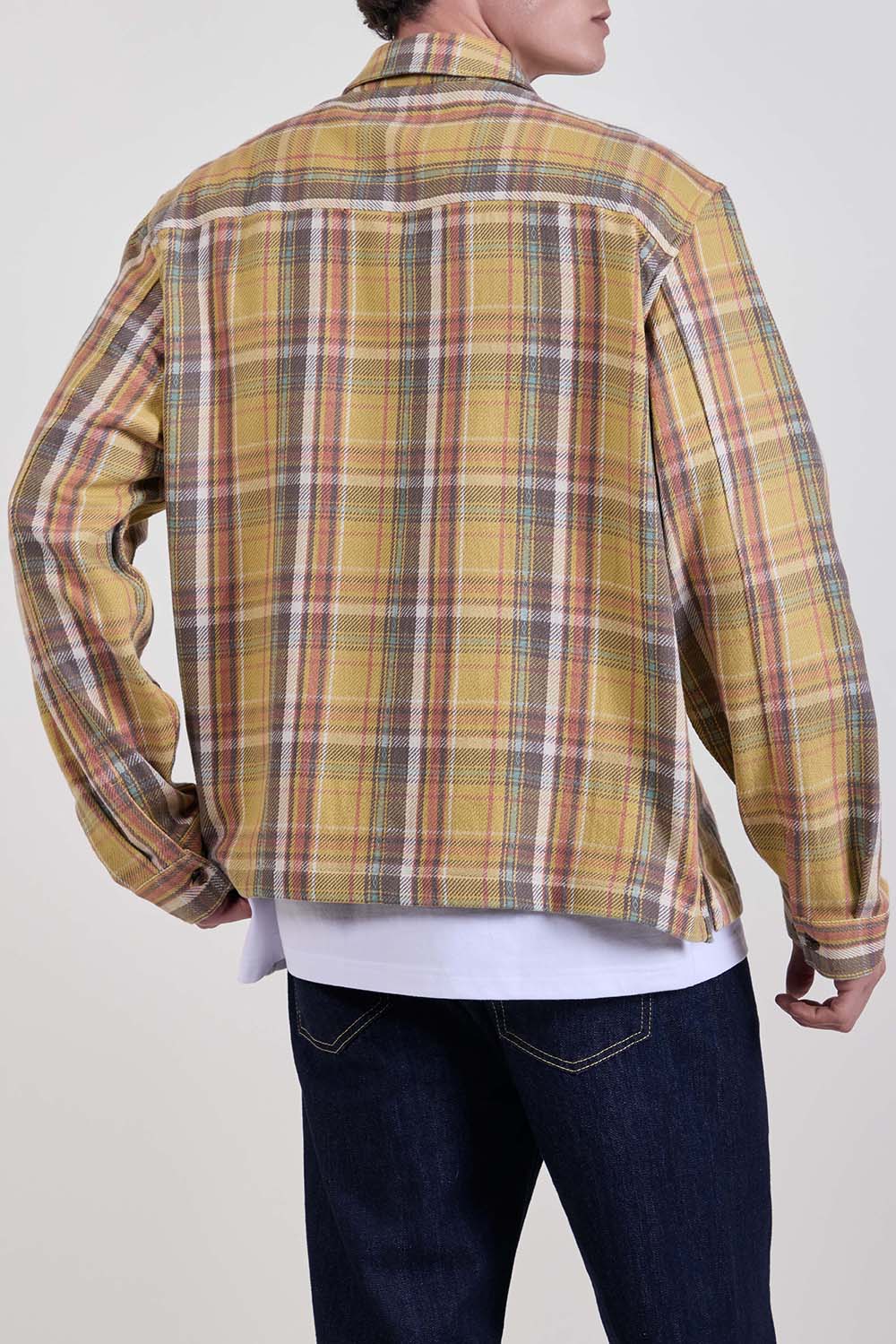 תמונת דוגמן אחורית של ז'קט קל משבצות