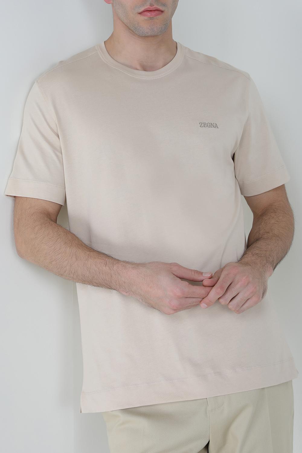 תמונת דוגמן קידמית של חולצת טי