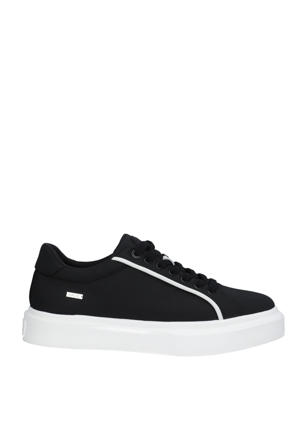 תמונה קידמית של סניקרס