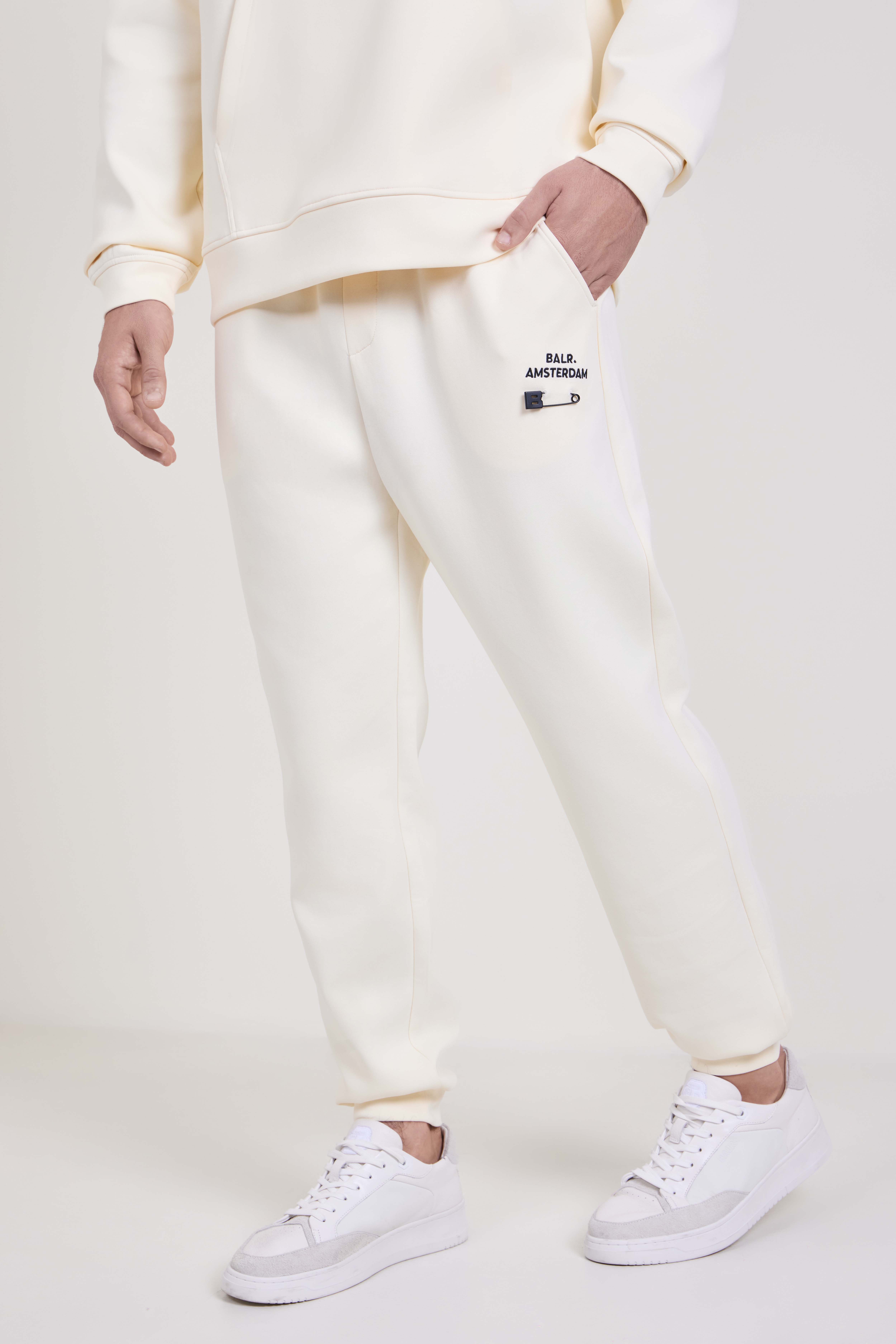 תמונת דוגמן קידמית של מכנסי ג'וגר