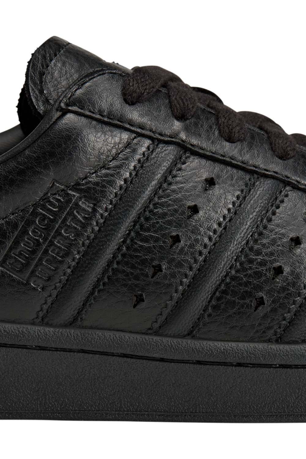 סופרסטאר וינטג&rsquo; טי־סי אדידס X ת&rsquo;אג קלאב