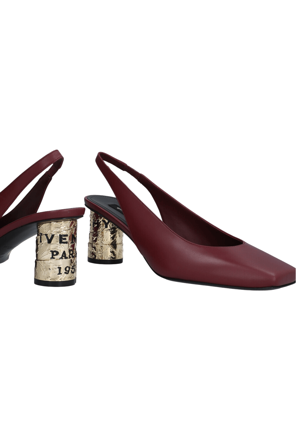 תמונת תקריב של נעלי עקב סלינגבק