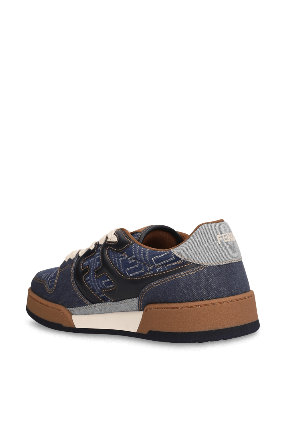 תמונה אחורית של נעלי סניקרס ג'ינס