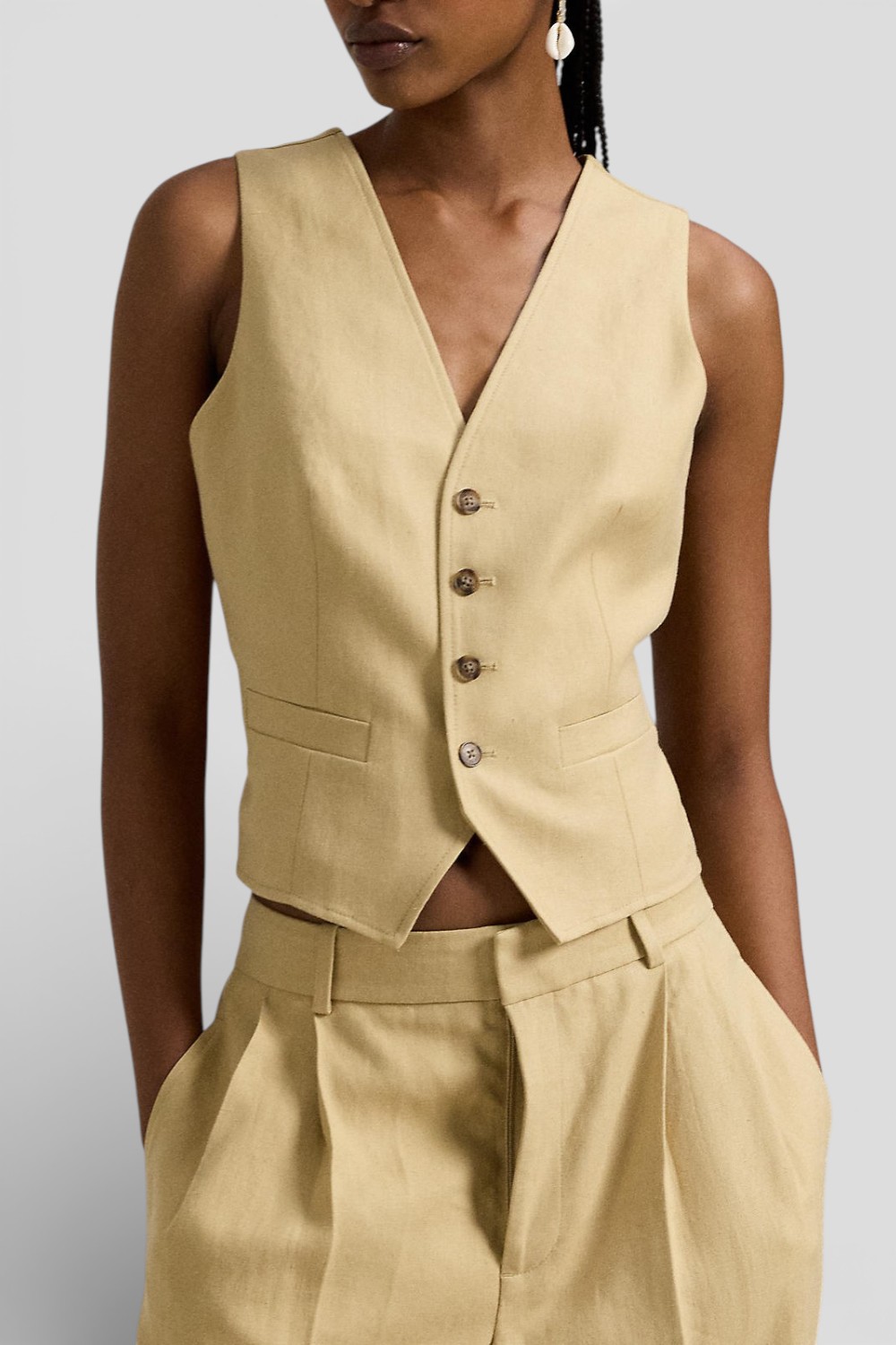 תמונת דוגמן קידמית של ווסט כפתורים