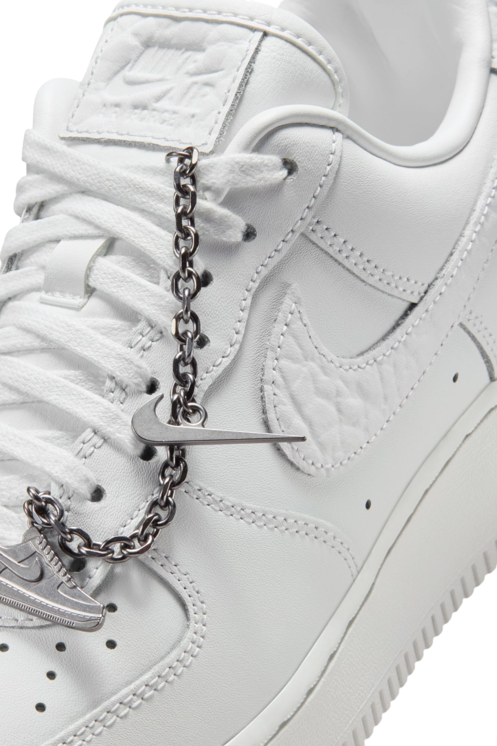 תמונת פנים של נעלי סניקרס אייר פורס 1 07