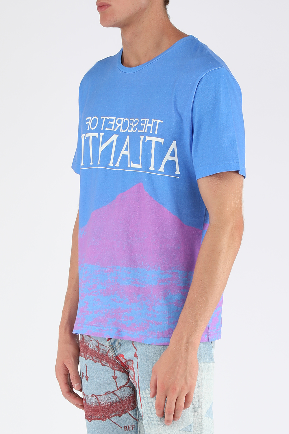 תמונת דוגמן קידמית של חולצת טי גרפית אטלנטיק