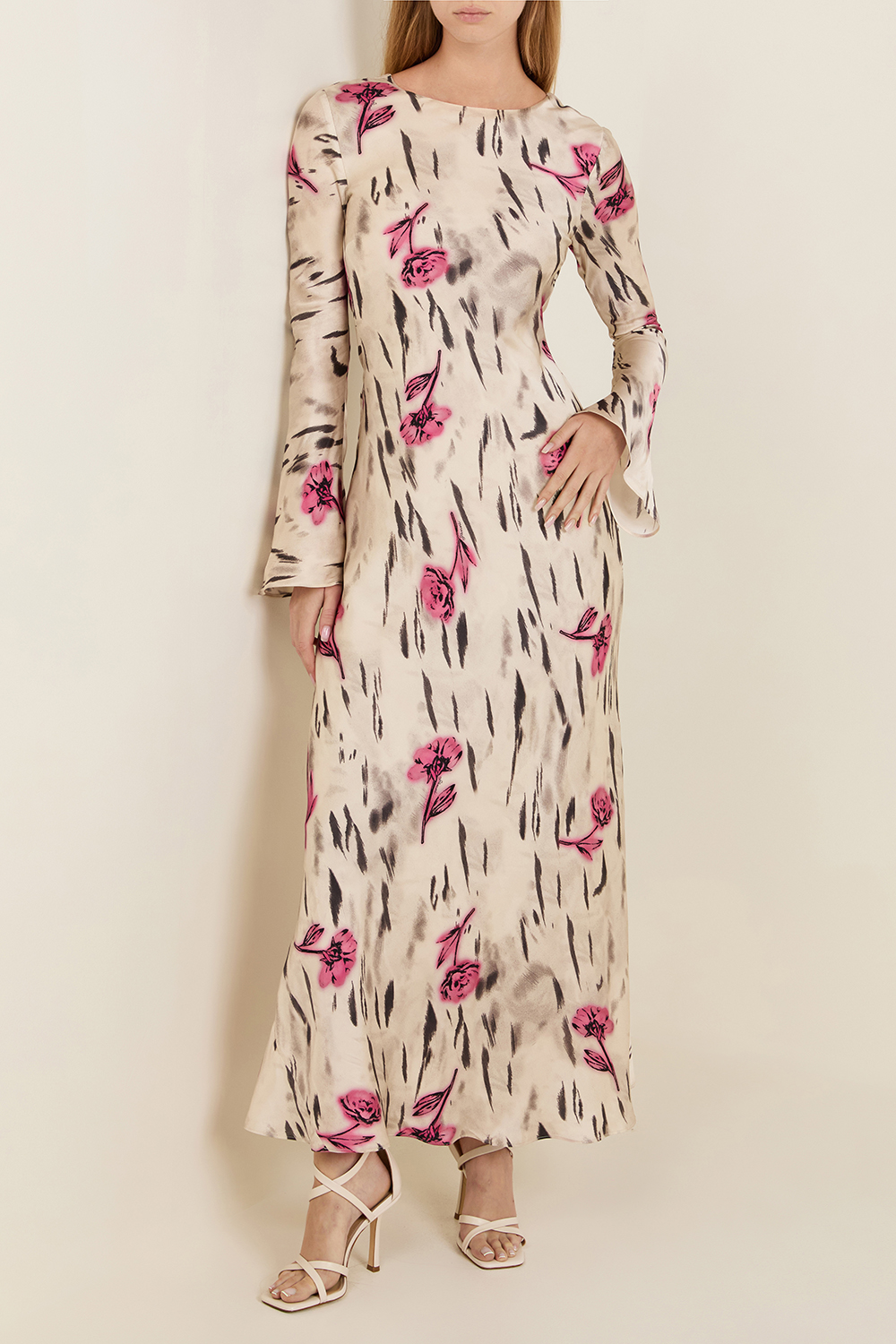 תמונת דוגמן קידמית של שמלת מקסי פרחונית