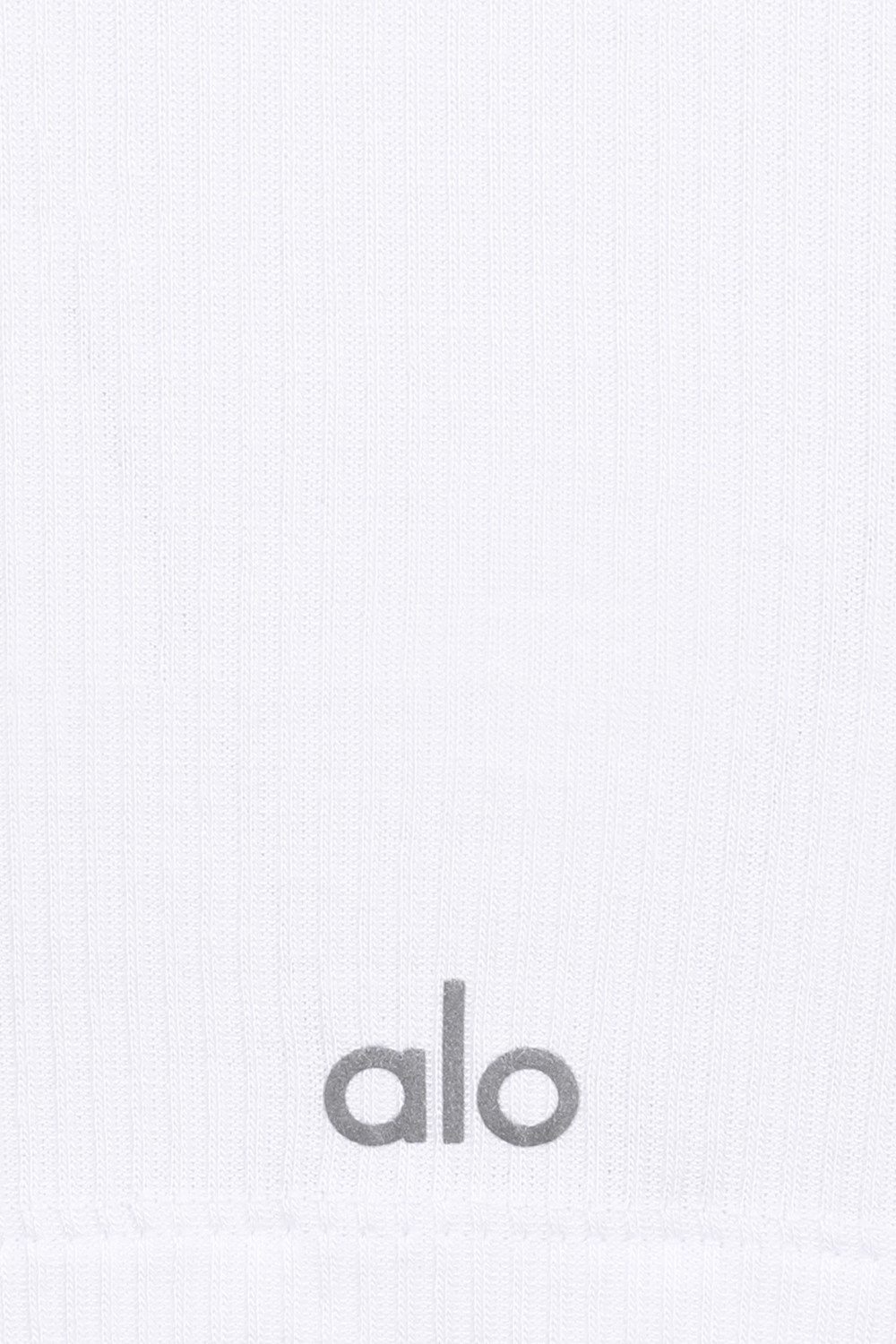 תמונה אחורית של חולצת קרופ ריב לבנה עם שרוולים ארוכים