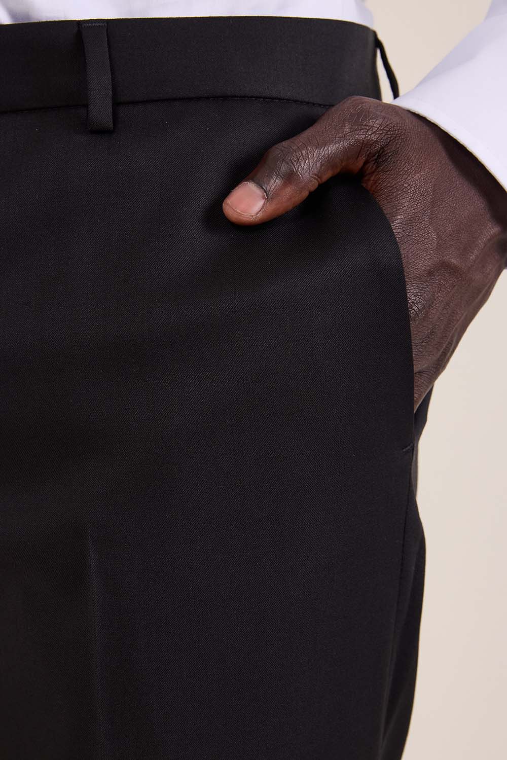 תמונת תקריב דוגמן של מכנסיים ארוכים מחוייטים אקסטרה סלים