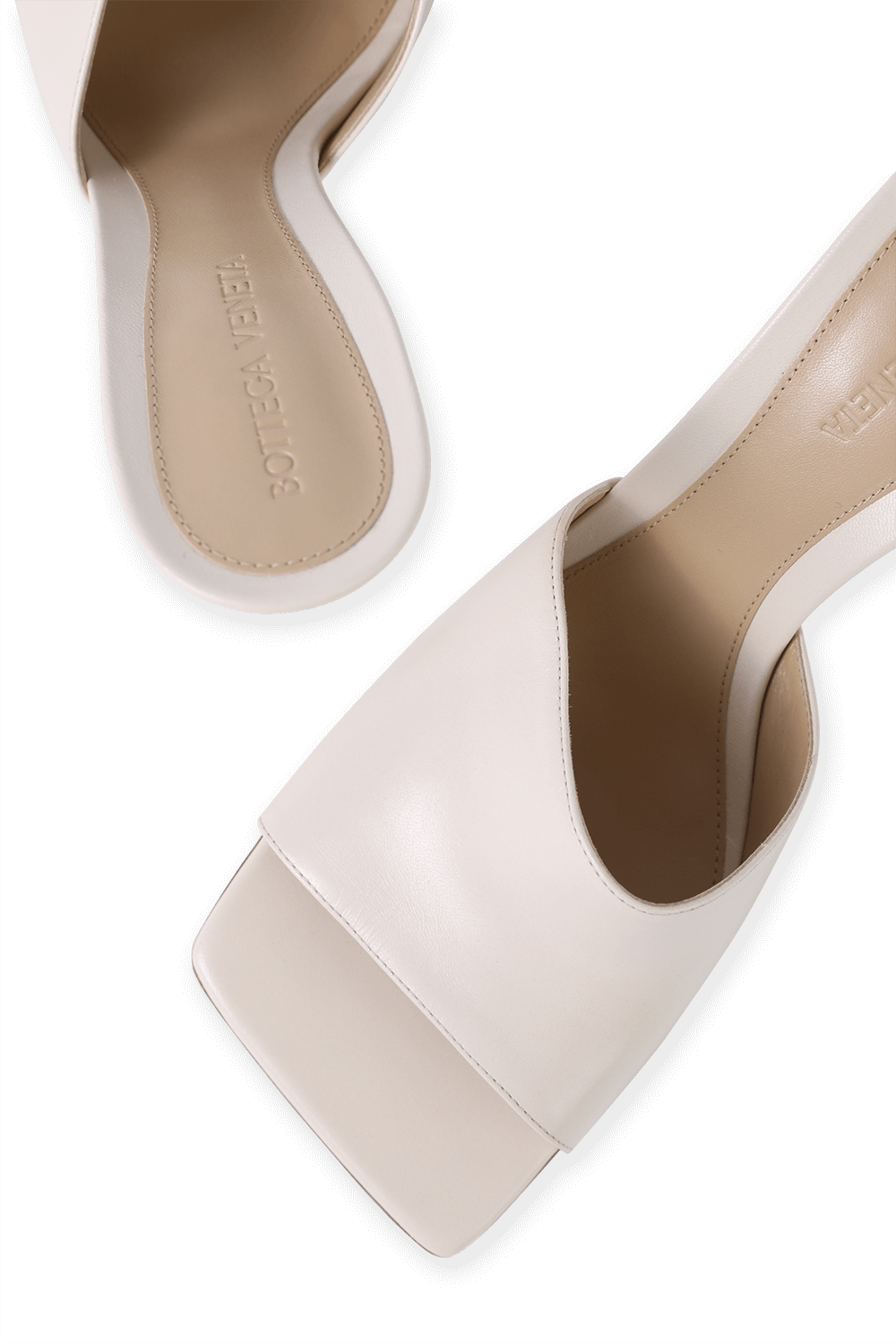 תמונת תקריב של Strech Sandals in Cream