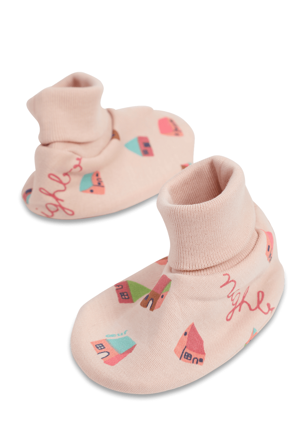 תמונת תקריב של נעליים לתינוקות עם הדפס בתים ססגוני בגוון ורוד
