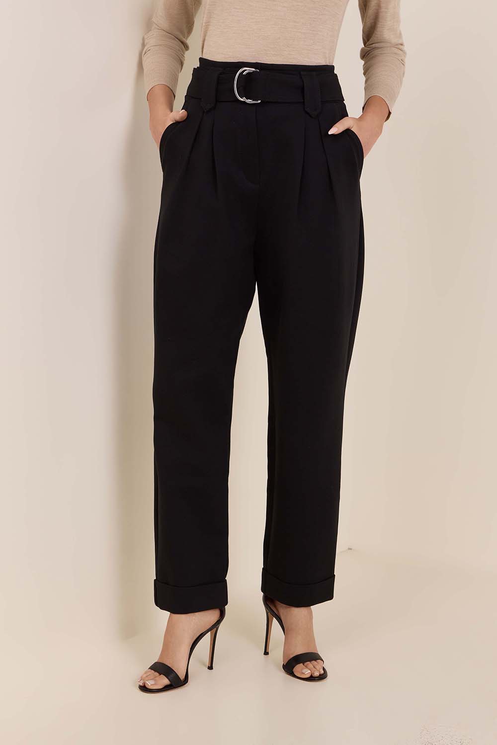 תמונת דוגמן קידמית של מכנסיים ארוכים