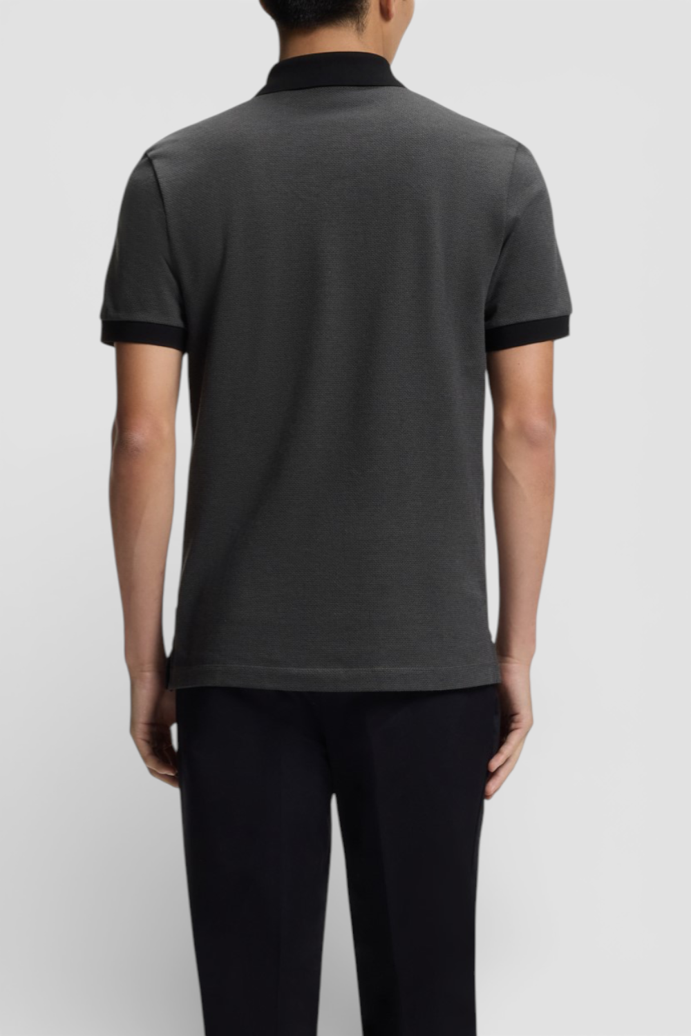 תמונת דוגמן אחורית של חולצת פולו