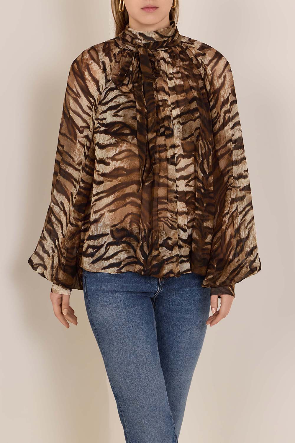 תמונת דוגמן קידמית של חולצת כפתורים