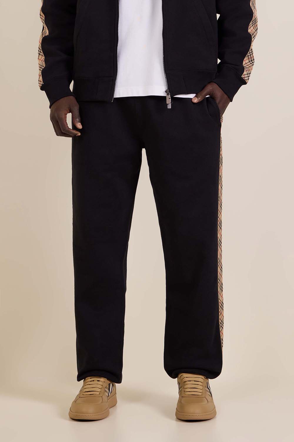 תמונת דוגמן קידמית של מכנסי ג'וגר סלים פיט