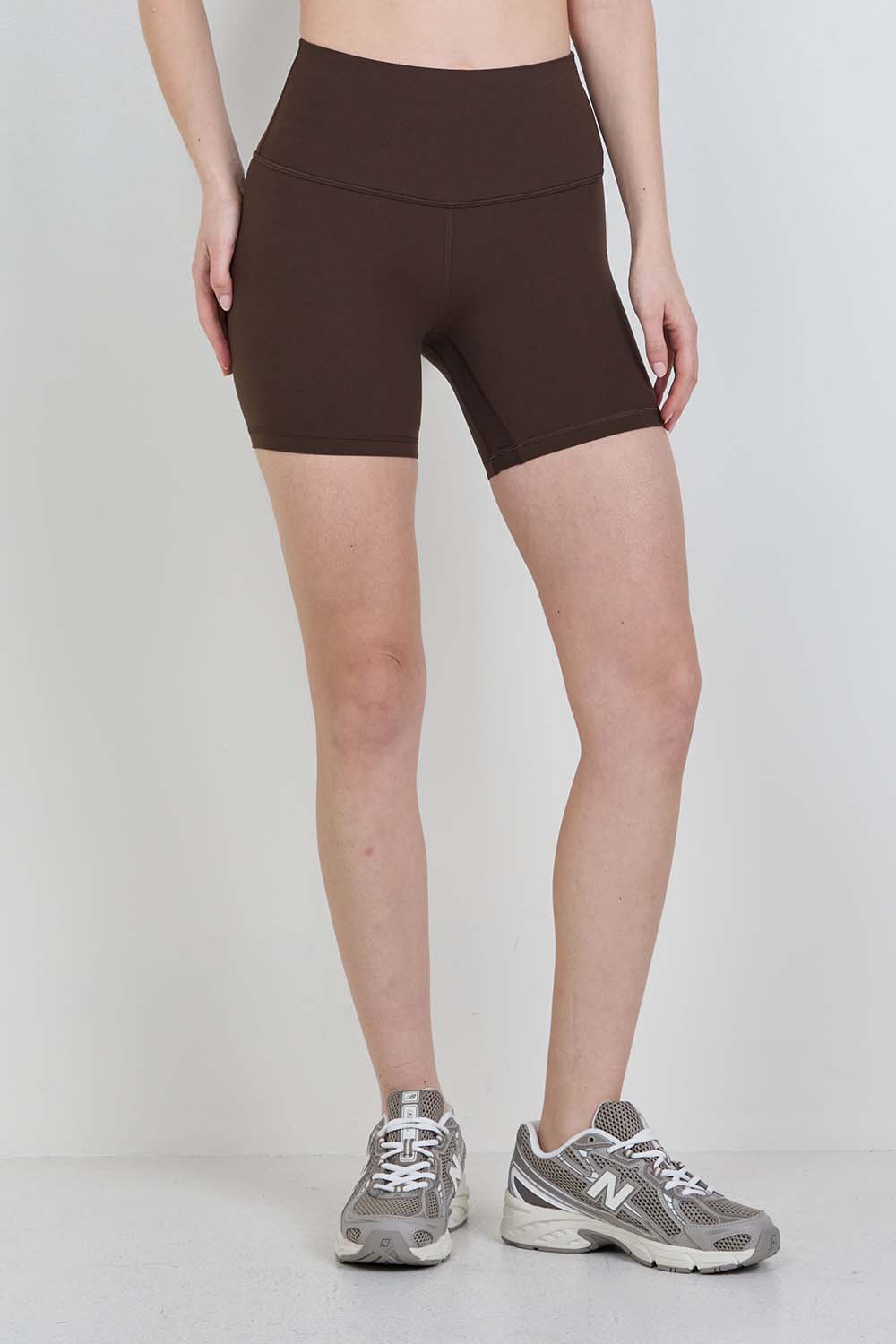 תמונת דוגמן קידמית של Align&trade; High-Rise Short 6