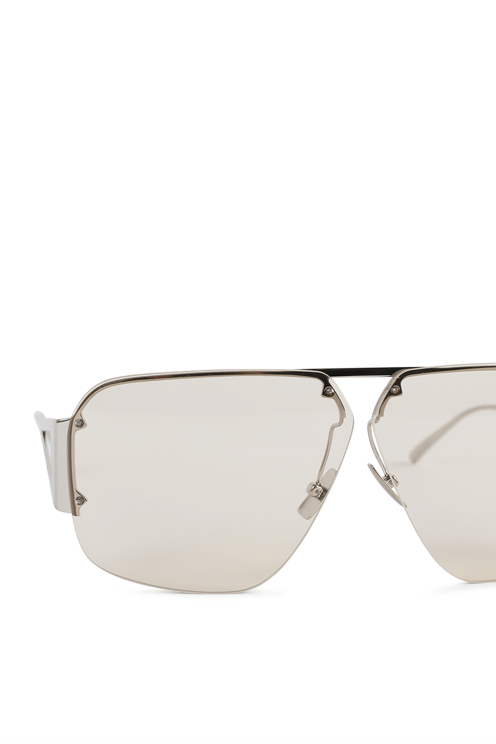 תמונת פנים של משקפי שמש טייסים