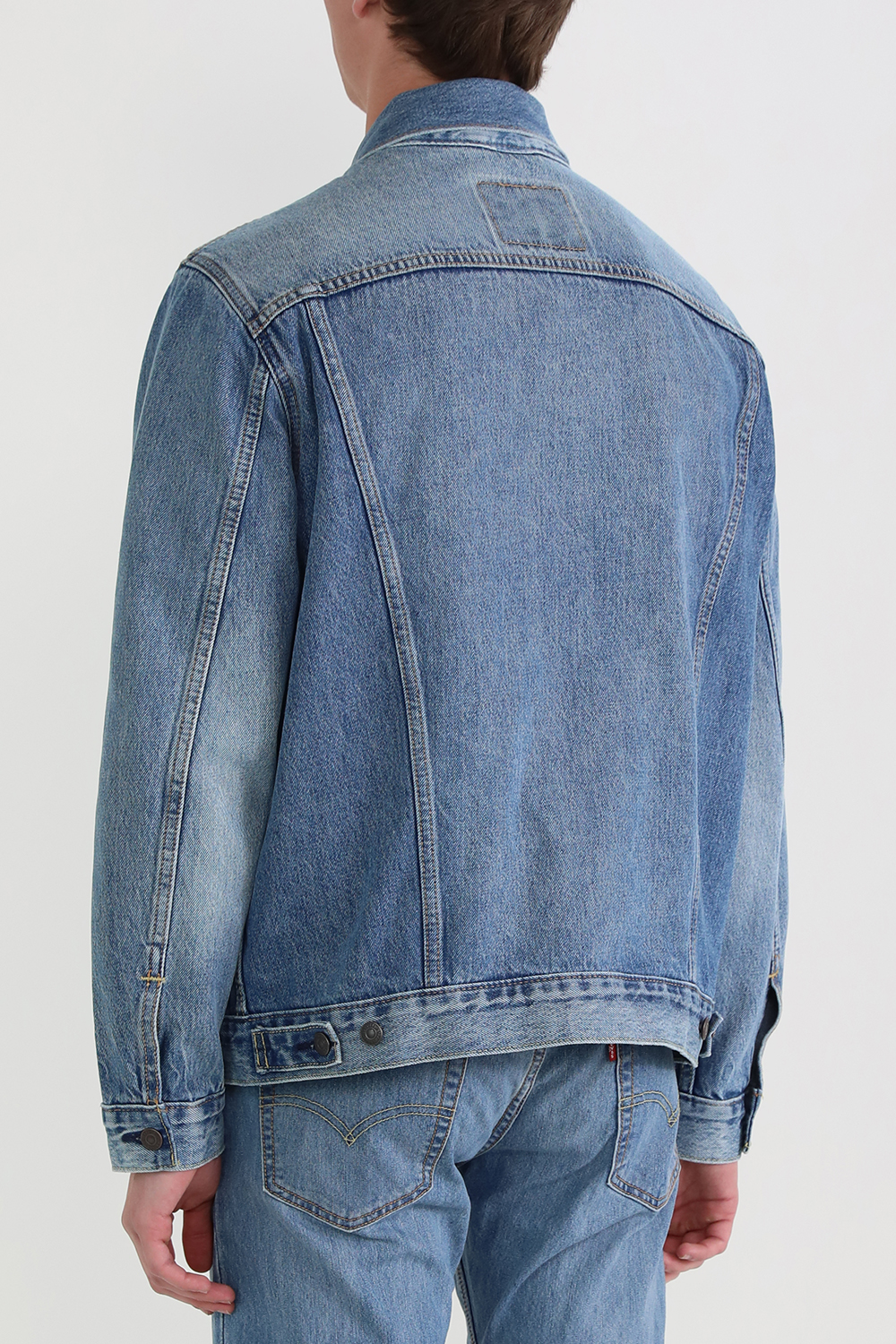 תמונת דוגמן אחורית של ז'קט ג'ינס וינטג'