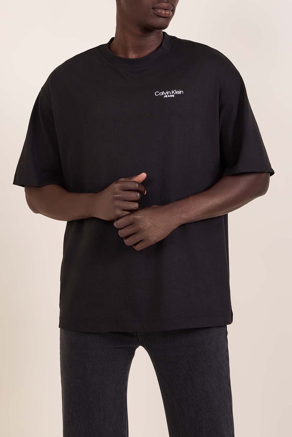 תמונת דוגמן קידמית של חולצת טי