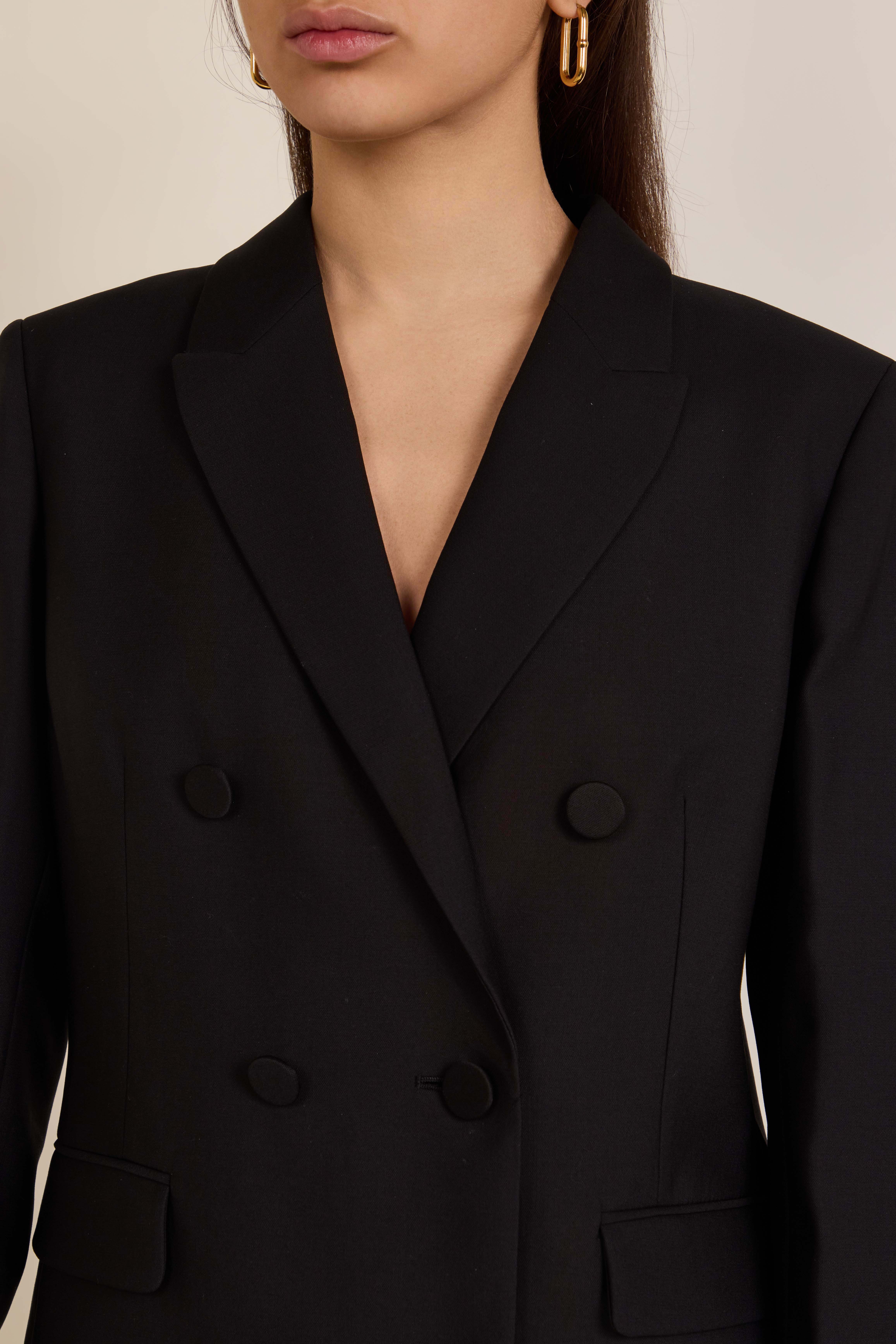 תמונת תקריב דוגמן של ז'קט מחוייט