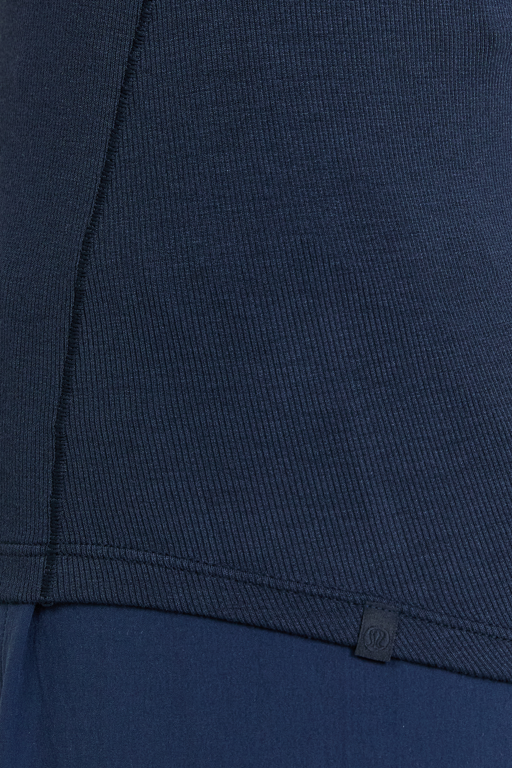 תמונת תקריב דוגמן של Hold Tight Short-Sleeve Shirt