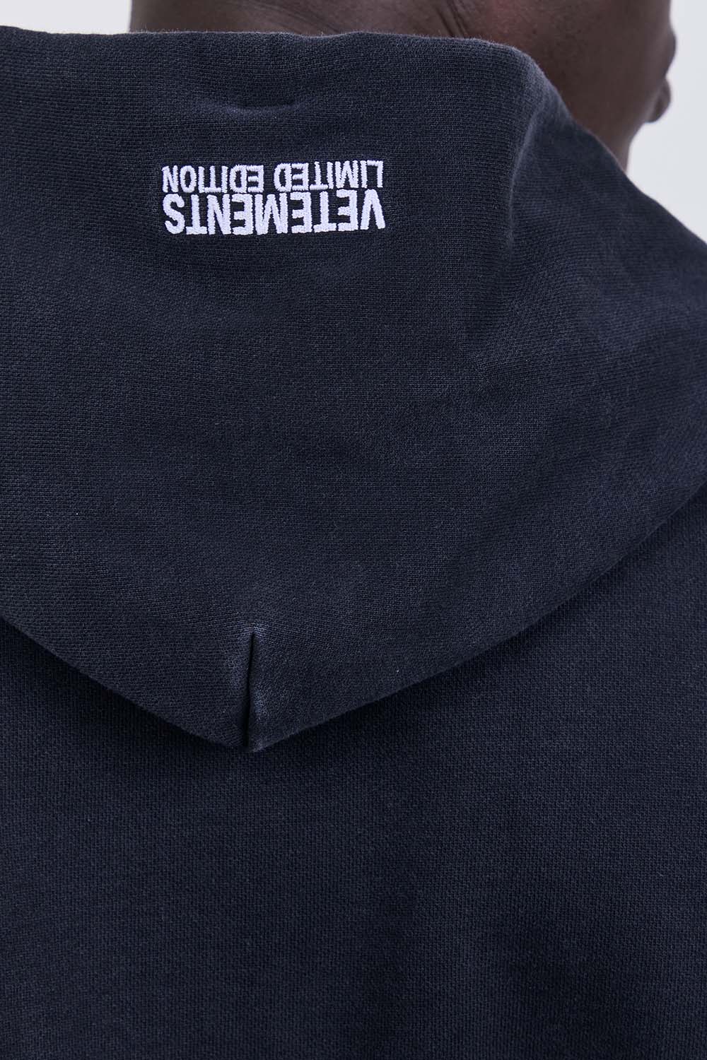 תמונת תקריב דוגמן של קפוצ'ון כותנה